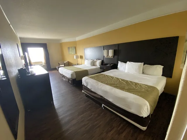 غرفة قياسية بسريرين كينج، Galveston Beach Hotel 1/3