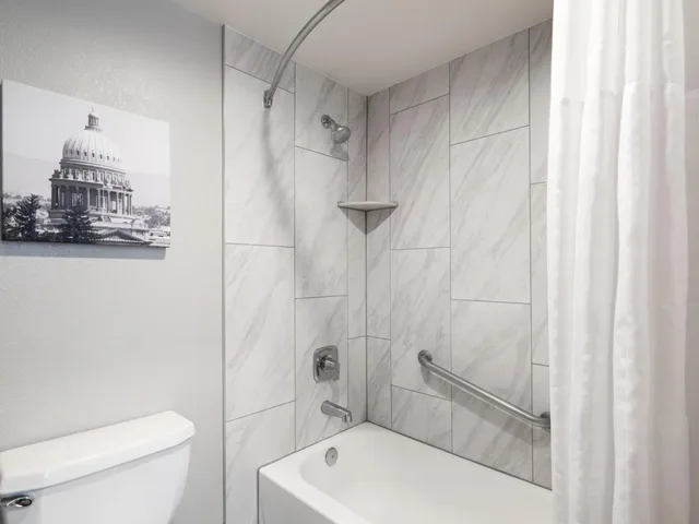 Room, King Bed, Jetted Tub, La Quinta Inn And Suites By Wyndham Pocatello 6/9