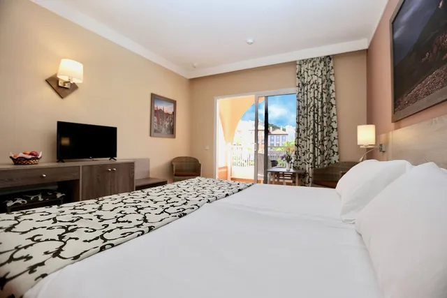 غرفة بسرير كينج بإطلالة على المسبح، Hotel Puerto Palace 4/10