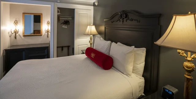 Grand, Loft, Superior, Suite, King Bed, City View, 2 Sofa, Balcony, Corner، Bourbon Orleans 3/5
