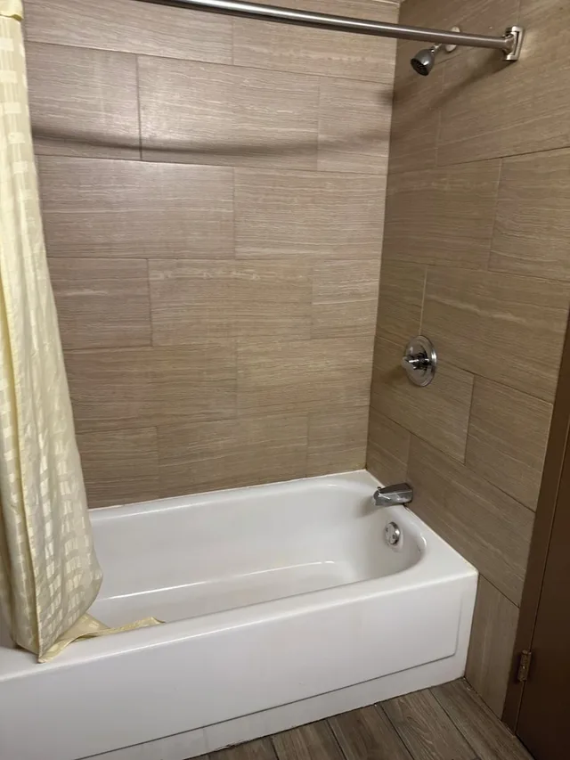 جناح سيغنتشر بسريرين مزدوجين، Economy Inn North Randall 8/10