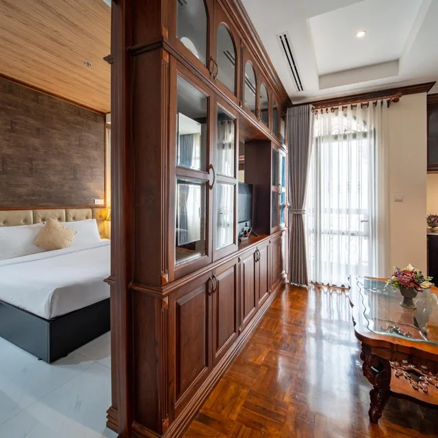 جناح جونيور، LCS Hotel & Apartment 4/10