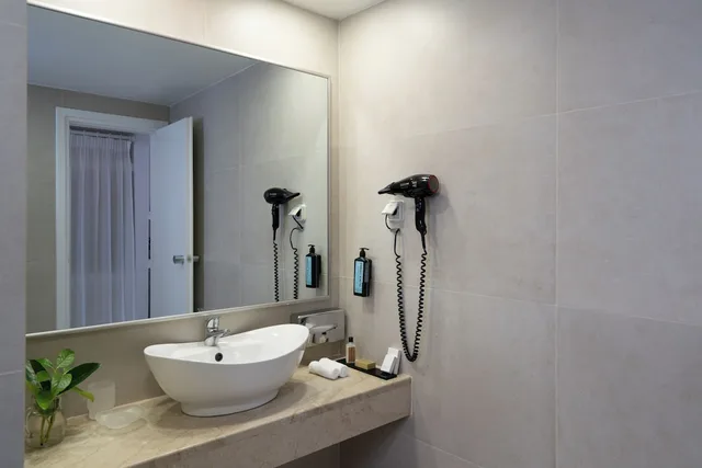 جناح بسريرين منفصلين بإطلالة على البحر مع أريكة بجاكوزي، Aressana Spa Hotel and Suites 5/8