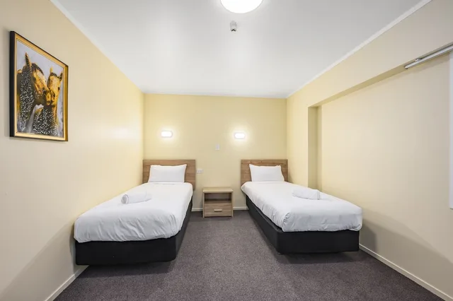 2 Bedrooms, Downstairs, Double and Twin Beds, Fenton Court Motel 1/6