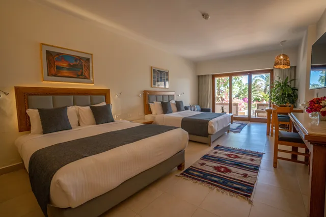 غرفة عائلية بسريرين كينج بإطلالة على الحديقة، Fort Arabesque Beach Resort 1/7