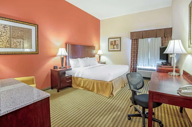 غرفة بسرير كينج، La Quinta Inn And Suites By Wyndham Woodward 7/9