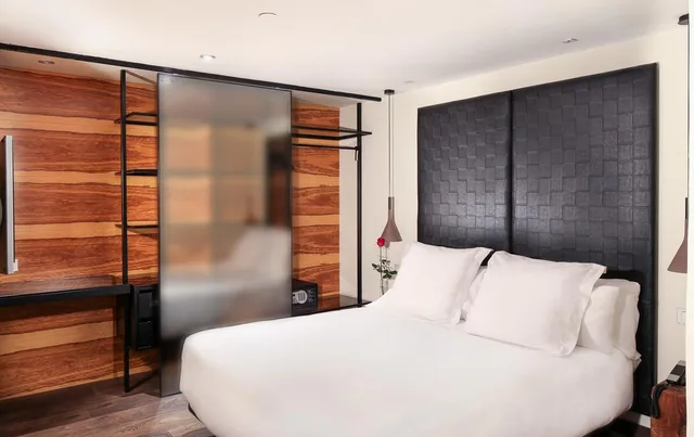 جناح جونيور بسرير كينج، Gran Derby Suite Hotel 2/3