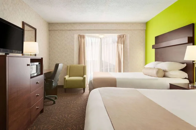 غرفة بسريرين كوين، Travelodge By Wyndham Lloydminster 2/2