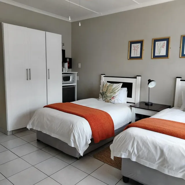 Room, Twin Beds, Mount Currie Inn 1/9