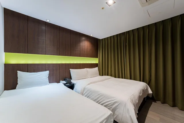 غرفة بريميير عائلية بسريرين منفصلين، Brown Dot Hotel Incheon Songdo 1/4