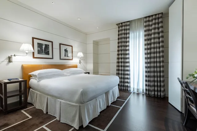Gallery، Gallery Art Hotel 5/10