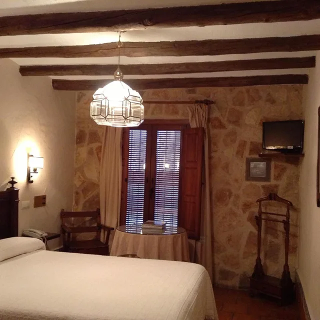Room, Double or Twin Bed, Meson Don Quijote 8/10