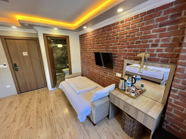 Deluxe, Triple, Queen Bed, Sofa, Meydan Suites 1/4