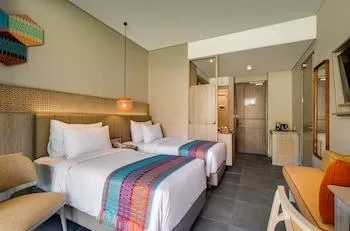 غرفة ديلوكس بسريرين منفصلين بإطلالة على المسبح، Sima Hotel Kuta Lombok 1/1