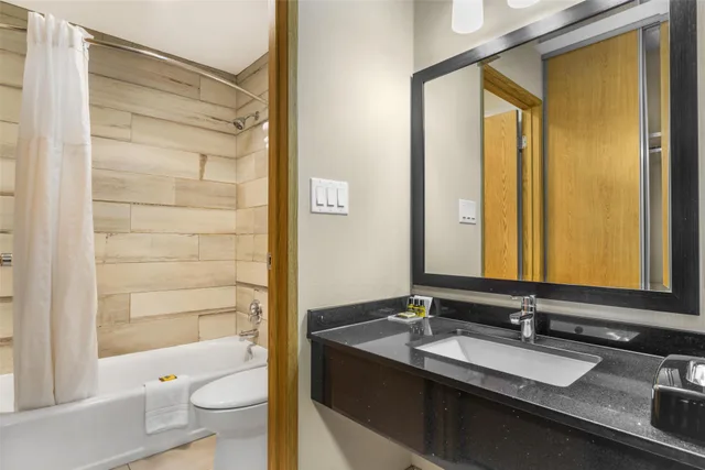Executive, King Bed, Best Western Plus Country Meadows Inn 5/6