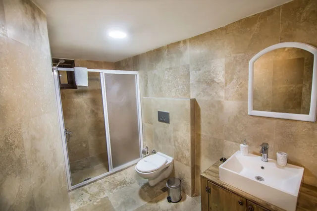 غرفة عائلية بسرير مزدوج وسريرين منفصلين، Ozbek Stone House 2/2