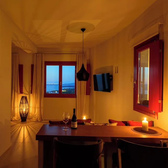 Superb, Suite, Queen Bed, Private Pool, Hot Tub، Potnia Theron Suites 10/10