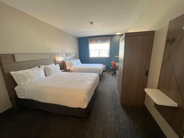 غرفة بسريرين كوين لذوي الإعاقة، Holiday Inn Express Wichita North - Park City 1/2