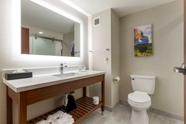 غرفة بسرير كينج لذوي الإعاقة، Comfort Inn & Suites Muskogee OK 10/10