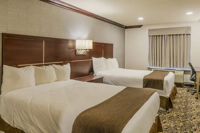 غرفة قياسية بسريرين مزدوجين، Woodbine Hotel and Suites 3/5