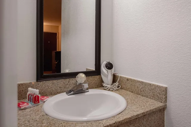 Efficiency, King Bed، Econo Lodge Cortez near Mesa Verde 6/9