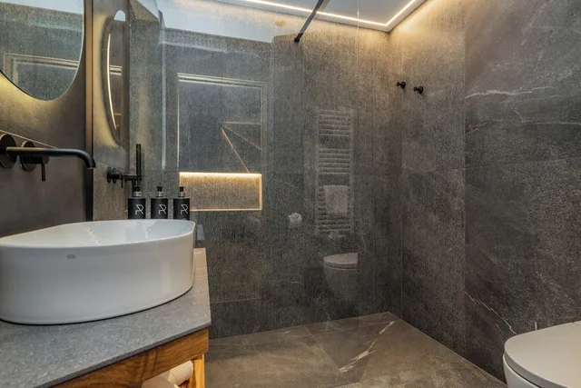 Vibe, Valley, 1 King and 1 Single Beds, Balcony، Hotel Sporting Ravelli 2/2
