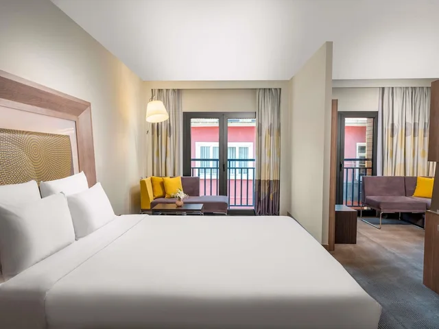 جناح جونيور بسرير كوين مع أريكة، Novotel Istanbul Bosphorus Hotel 1/10