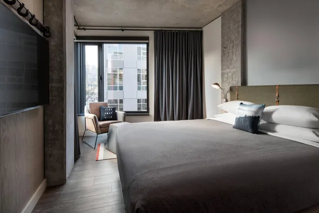 غرفة كبيرة بسرير كينج لذوي الإعاقة، Moxy Seattle Downtown 3/5