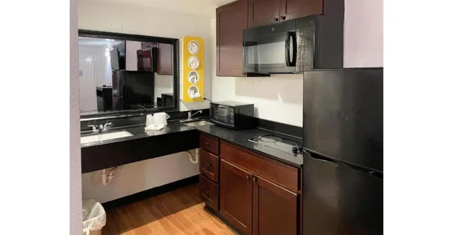 2 Full Beds - Non-Smoking, Micfridge، Studio6 Houston, TX - Brookhollow 7/9