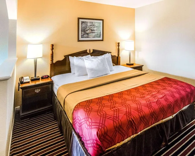 جناح بسرير كينج، Rodeway Inn & Suites Hwy 290 NW 2/2