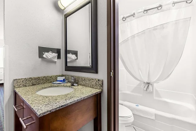 غرفة بسريرين كوين لذوي الإعاقة، Rodeway Inn Rapid City SD 3/4