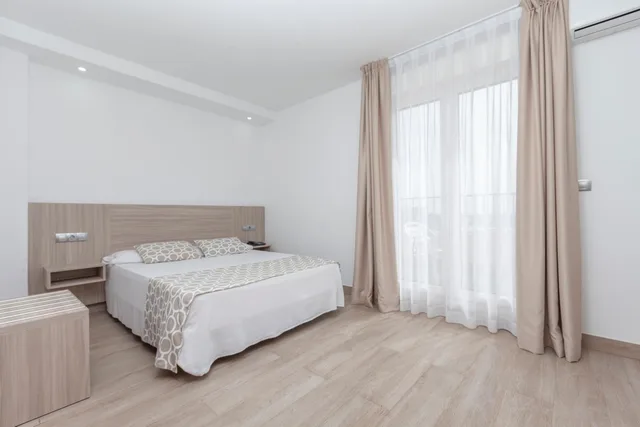 غرفة بسرير مزدوج بشرفة، Olympia Hotel Ronda II 2/10