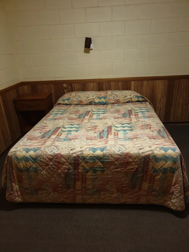 غرفة أساسية بسرير كوين وسرير فردي، Opal Inn Hotel Motel 2/3