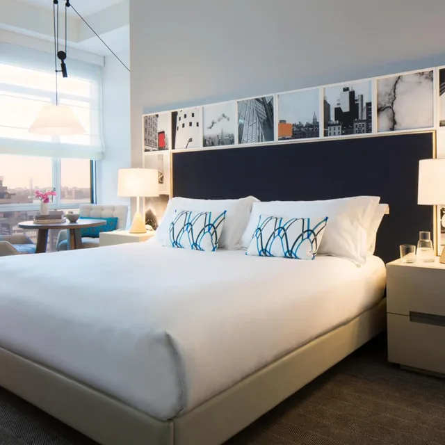 غرفة قياسية بسرير كينج، Ink 48 Hotel 1/7