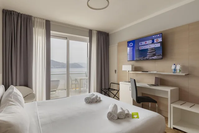 غرفة بسرير كوين بإطلالة على البحر، B&B Hotel Park Hotel Suisse Santa Margherita Ligure 2/9