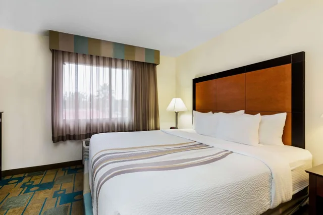 شقة بسرير كينج، La Quinta Inn & Suites by Wyndham St. Pete-Clearwater Airpt 2/2