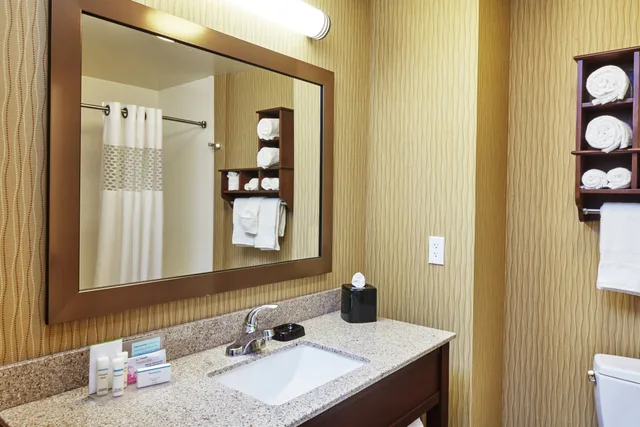 غرفة بسريرين كوين، Hampton Inn and Suites Milwaukee Franklin 4/4