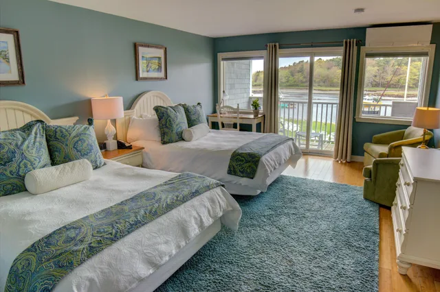 Room, 2 Queen Beds, Port Side, Water View, Nonantum Resort 3/6