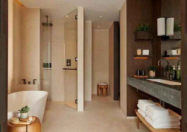 جناح، 1 Hotel Mayfair 3/3