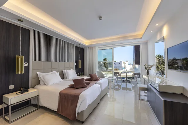 1 Bedroom, Superior, 1 Queen and 1 Single Bed, Land View, City View, Balcony، Chrysomare Beach Hotel & Resort 1/9