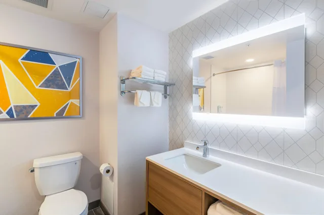 Upgrade, 2 Queen Beds، Comfort Inn and Suites Bradford 4/4