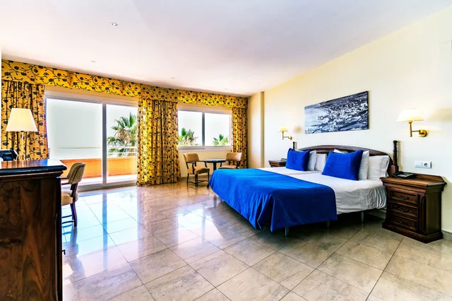غرفة سوبيريور بسرير مزدوج بإطلالة على البحر، Sunway Playa Golf Sitges 2/6