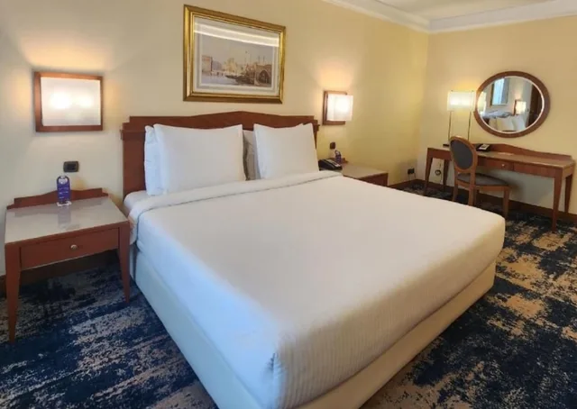 غرفة قياسية بسرير كوين، Radisson Blu Martinez Beirut 6/10