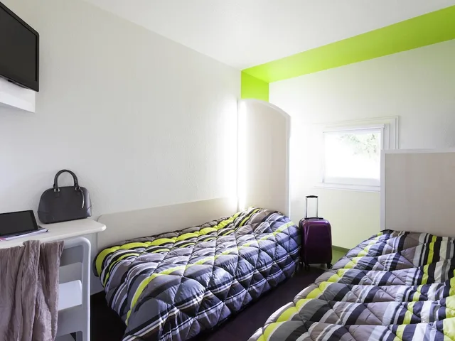 Car, Double Bed, Side View، hotelF1 Montpellier Est 7/8
