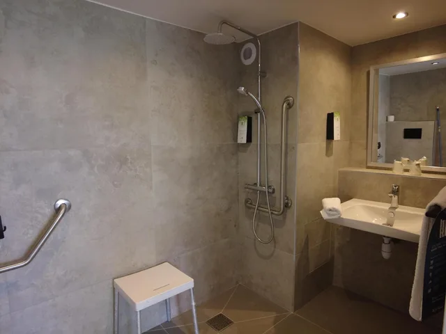 غرفة بسرير مزدوج لذوي الإعاقة، KYRIAD TARBES - ODOS 3/4