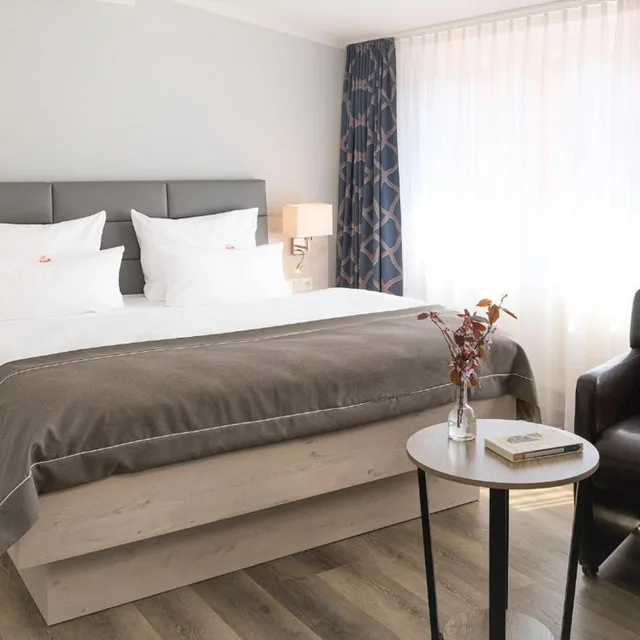 غرفة بسرير كينج، R&R Strandhotel Baabe 1/4