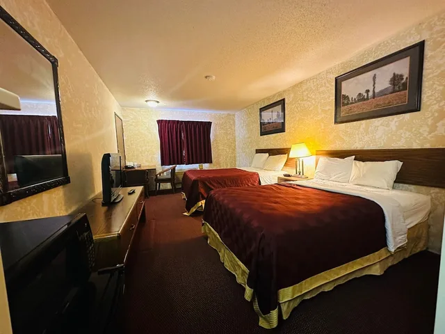 غرفة أساسية بسريرين كوين، Howard Johnson By Wyndham West Fargo 1/1