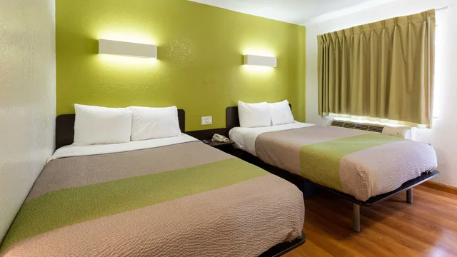 غرفة رباعية بسريرين مزدوجين للمدخنين، Motel6 Camp Springs, DC - South Camp Springs 2/6