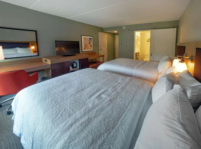 غرفة بسريرين كوين بإطلالة، Hampton Inn Hazleton 1/3
