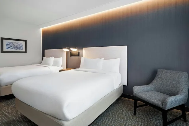 غرفة قياسية بسريرين كوين، Courtyard by Marriott Seattle SeaTac Airport 4/6